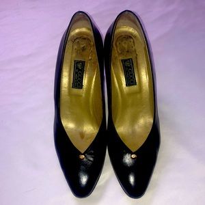 Gucci black vintage leather heels, size 38